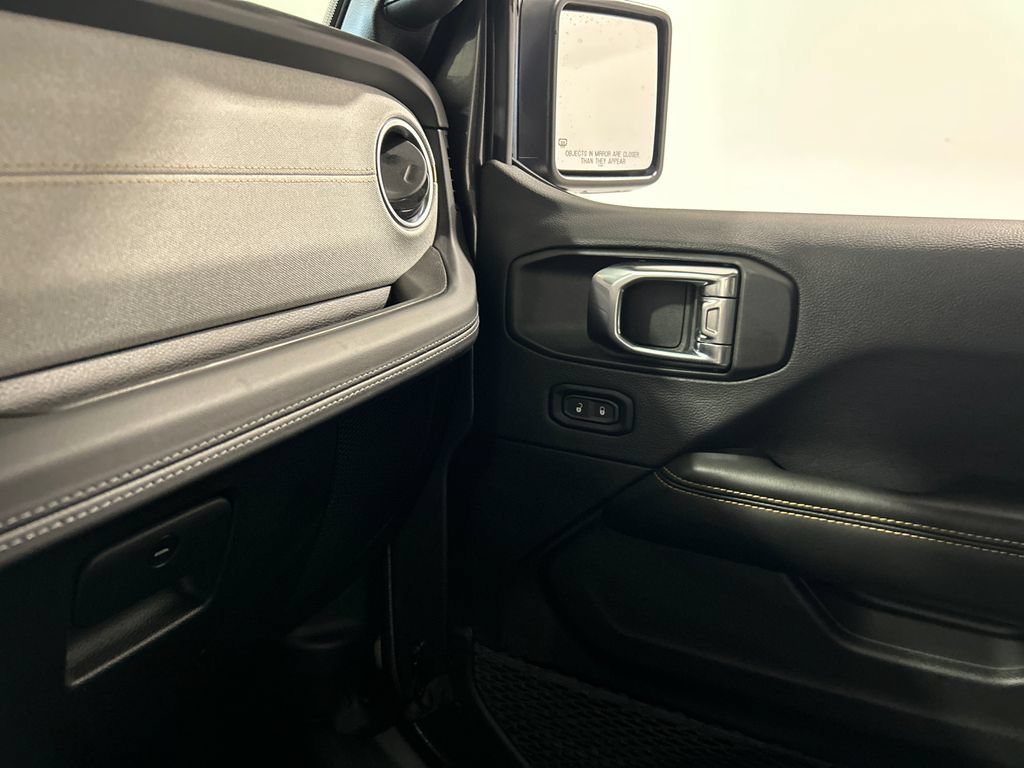 Used 2025 Jeep Wrangler Unlimited Sahara AWD/4WD image 26