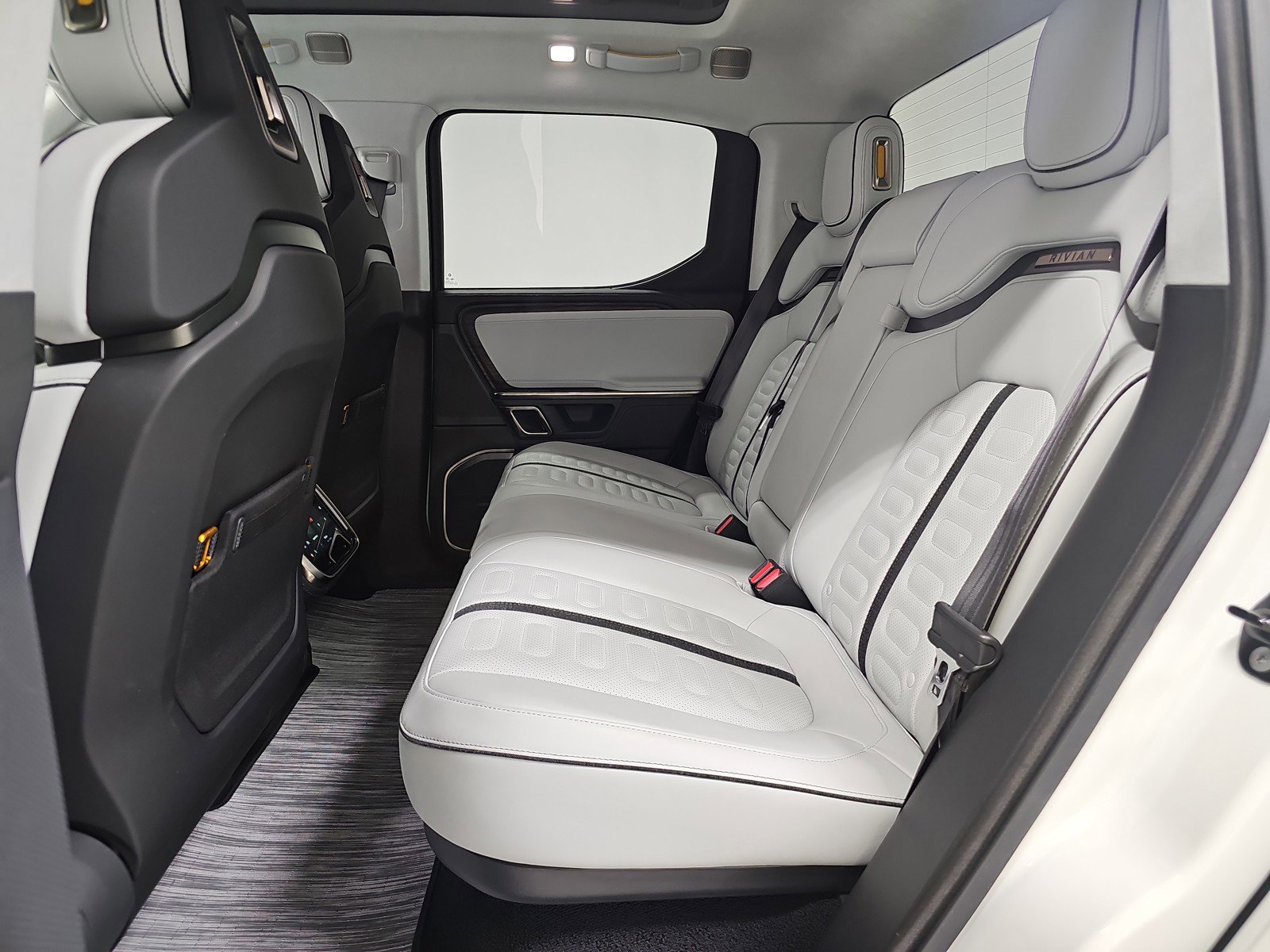 Used 2023 Rivian R1T Adventure image 21