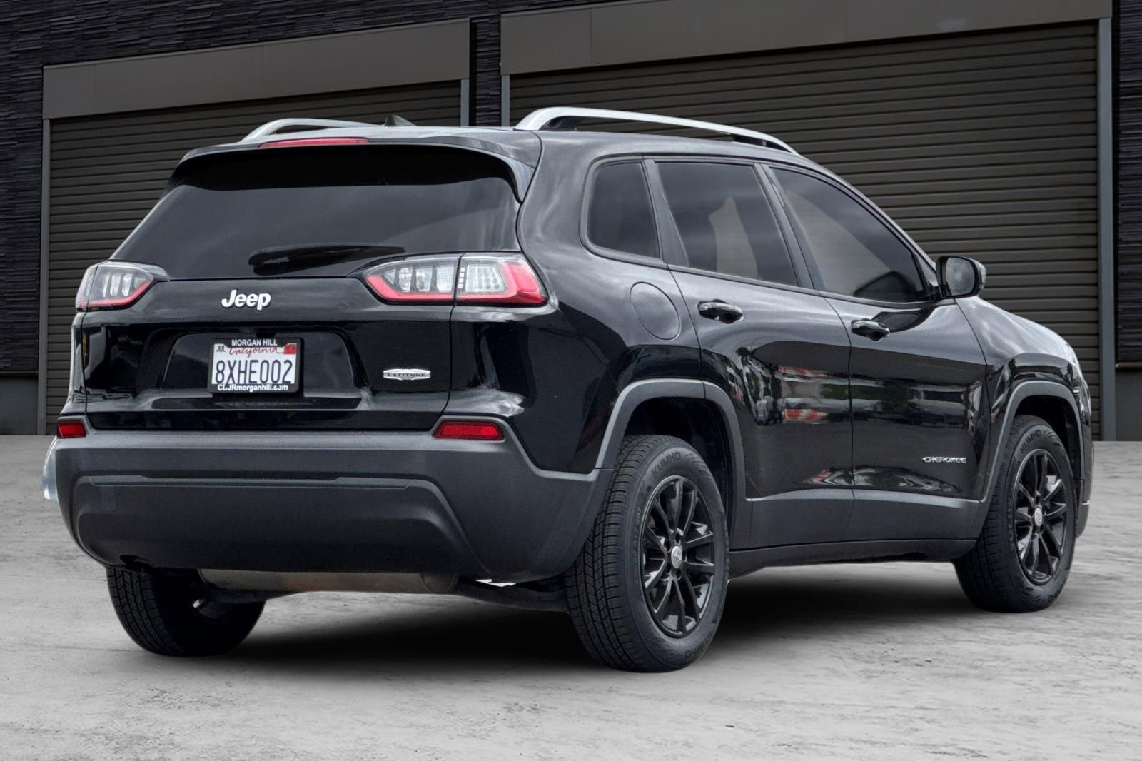 Used 2021 Jeep Cherokee Latitude FWD image 4