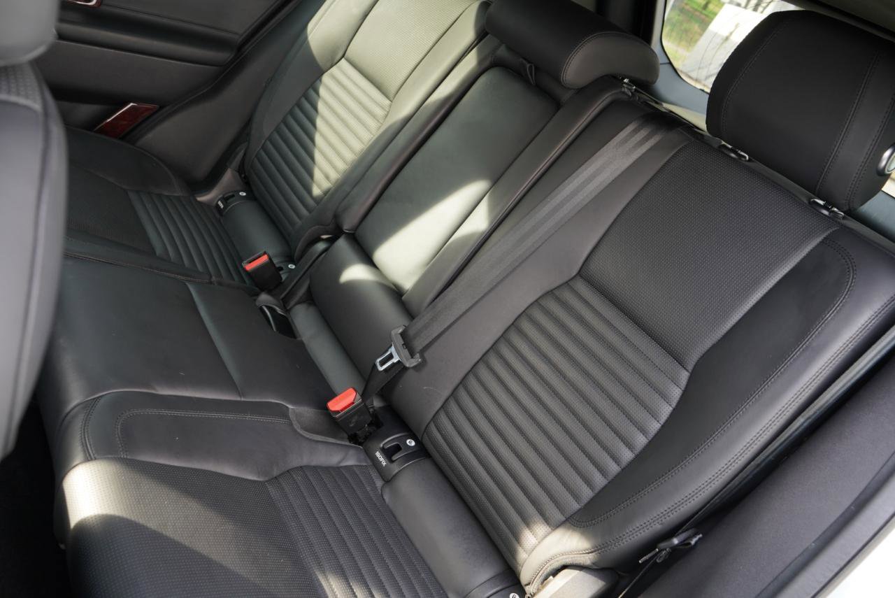 Used 2017 Land Rover Discovery Sport HSE Luxury image 47