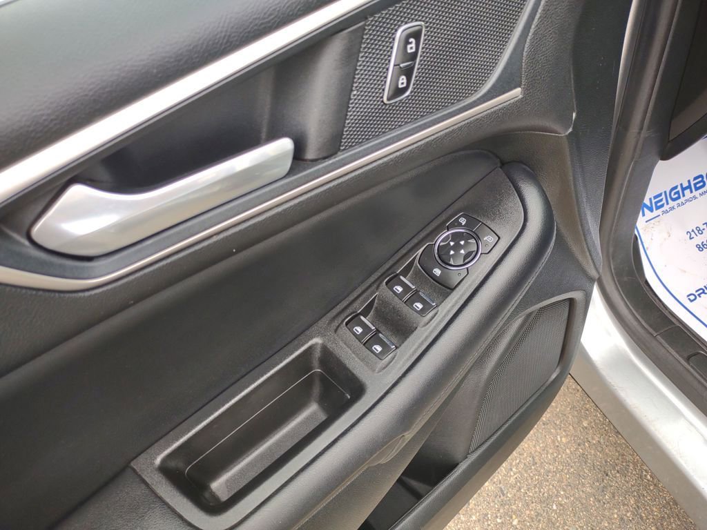 Used 2022 Ford Edge SEL w/ Convenience Package image 11