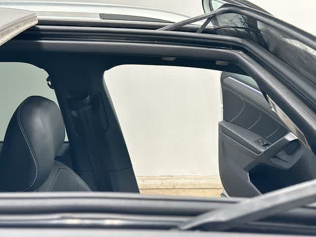Used 2023 Volkswagen Tiguan SEL R-Line AWD/4WD image 6