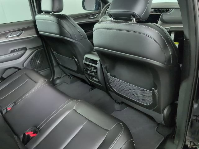 New 2025 Jeep Grand Cherokee Limited w/ Trailer Tow Package AWD/4WD image 11