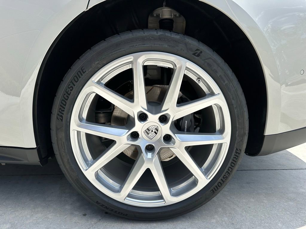 Used 2025 Porsche Panamera image 39
