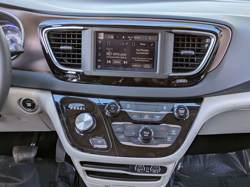 Used 2023 Chrysler Voyager LX image 21