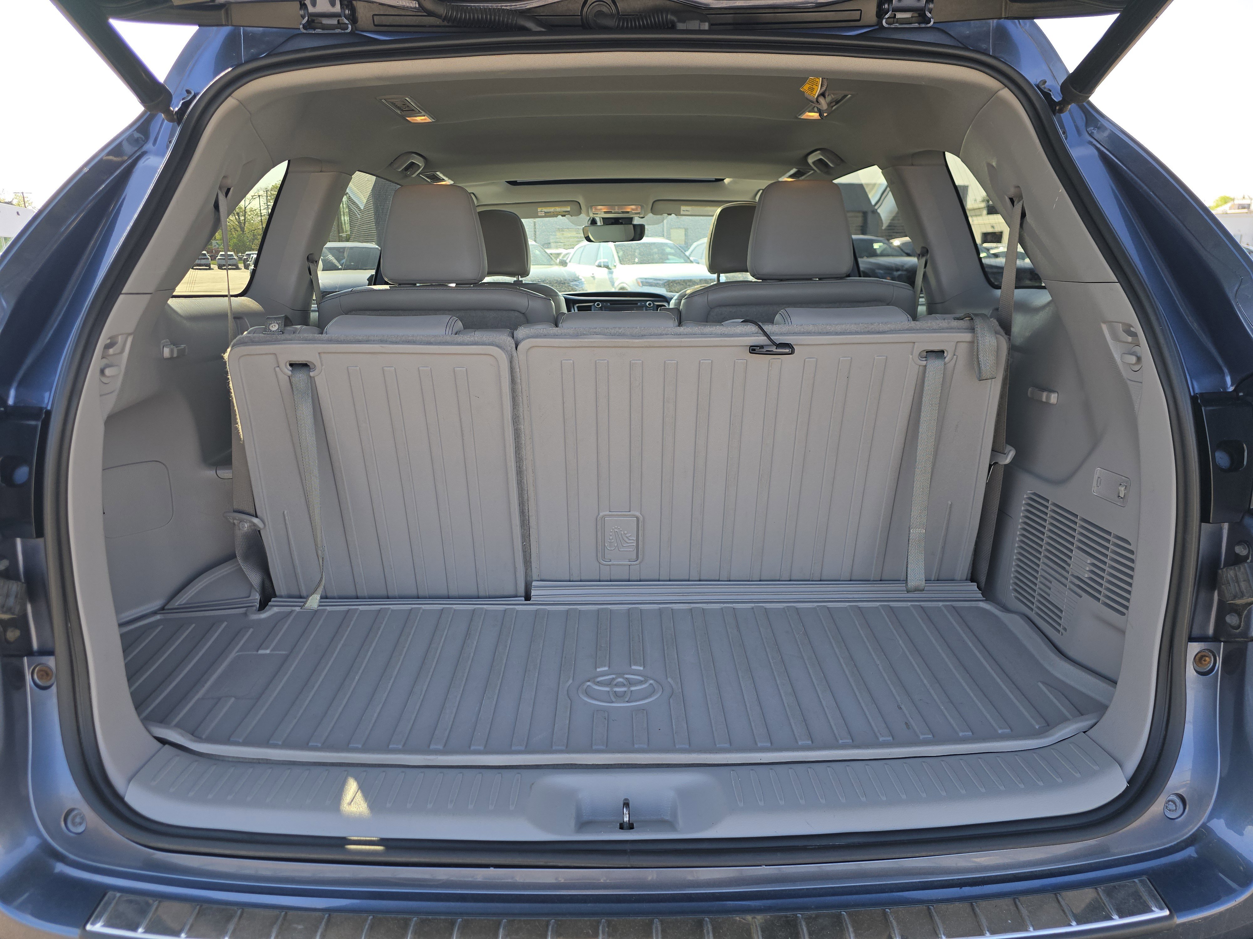 Used 2019 Toyota Highlander Limited AWD/4WD image 18
