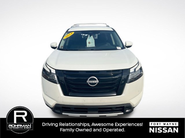Used 2024 Nissan Pathfinder SL w/ Black Appearance Package AWD/4WD image 10