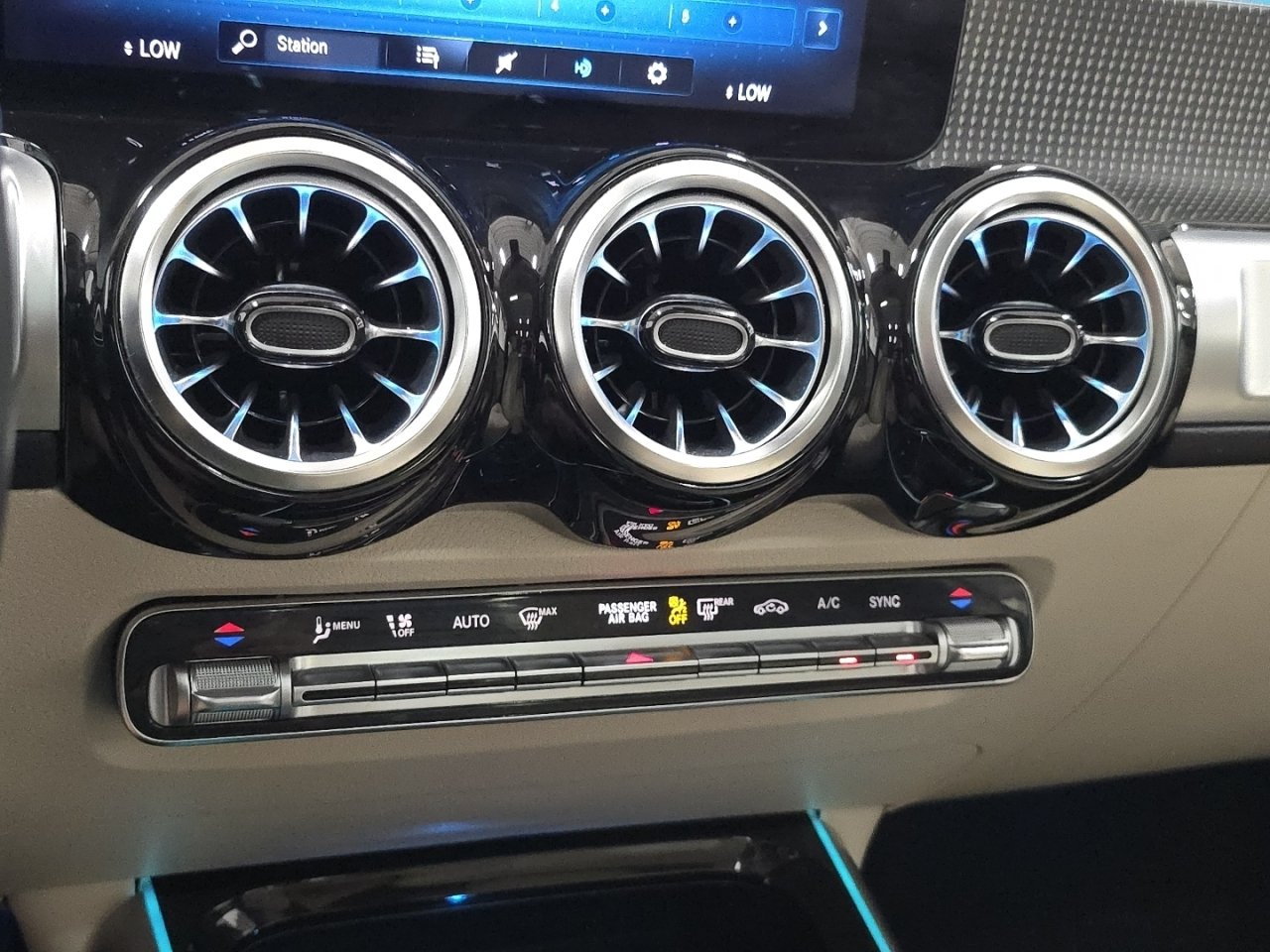 Used 2022 Mercedes-Benz GLB 250 4MATIC image 31