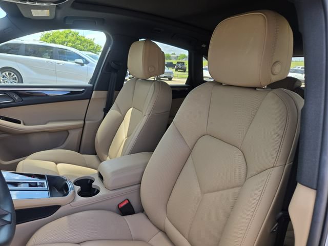 Used 2025 Porsche Macan Turbo AWD/4WD image 11