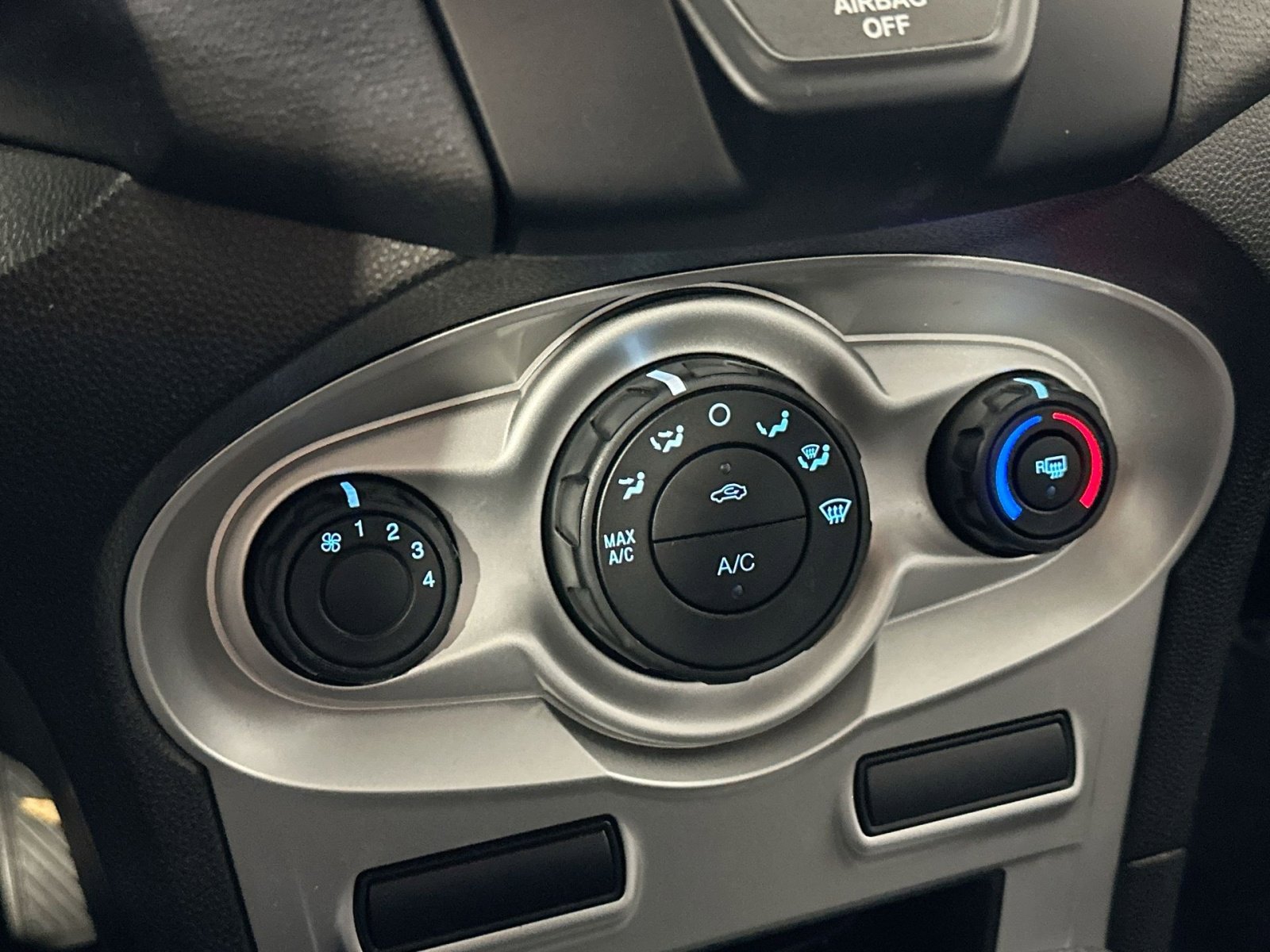 Used 2019 Ford Fiesta SE image 27