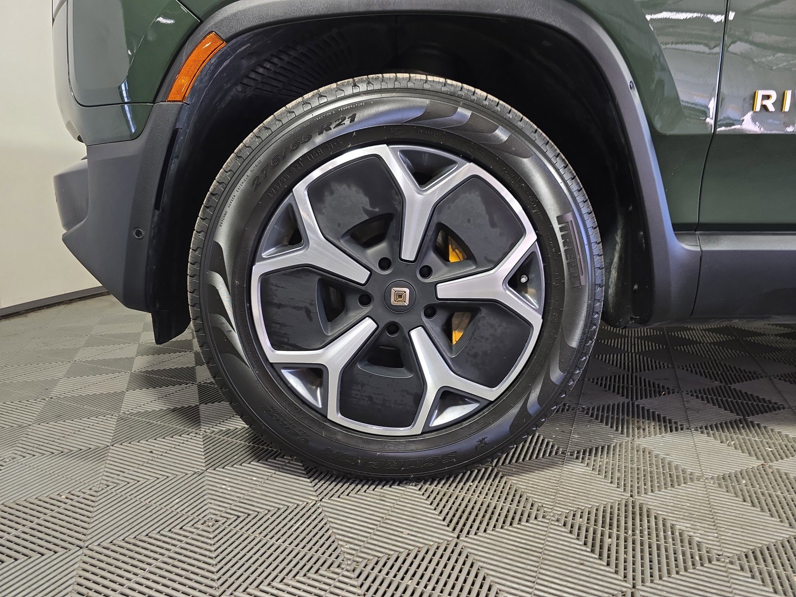 Used 2022 Rivian R1S Launch Edition image 9