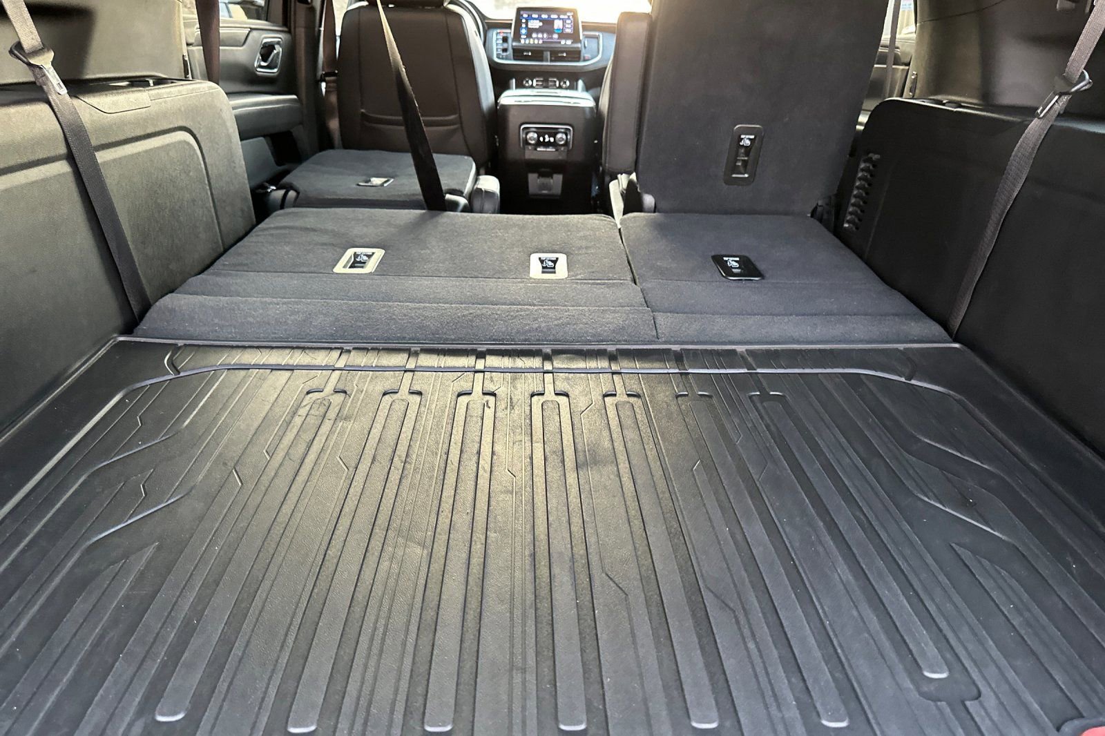 Used 2021 GMC Yukon XL SLT w/ SLT Luxury Package image 17