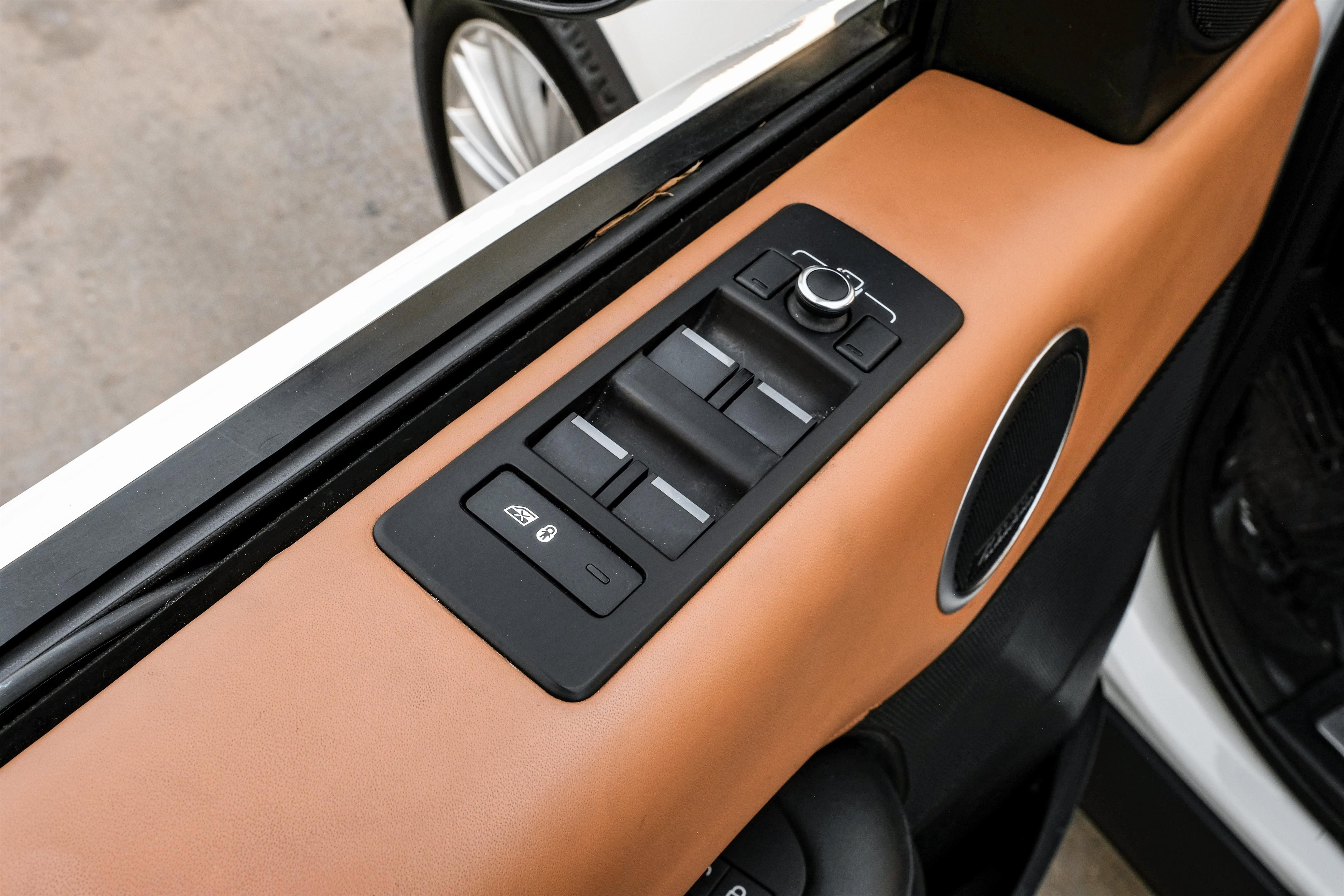 Used 2020 Land Rover Discovery HSE Luxury image 43