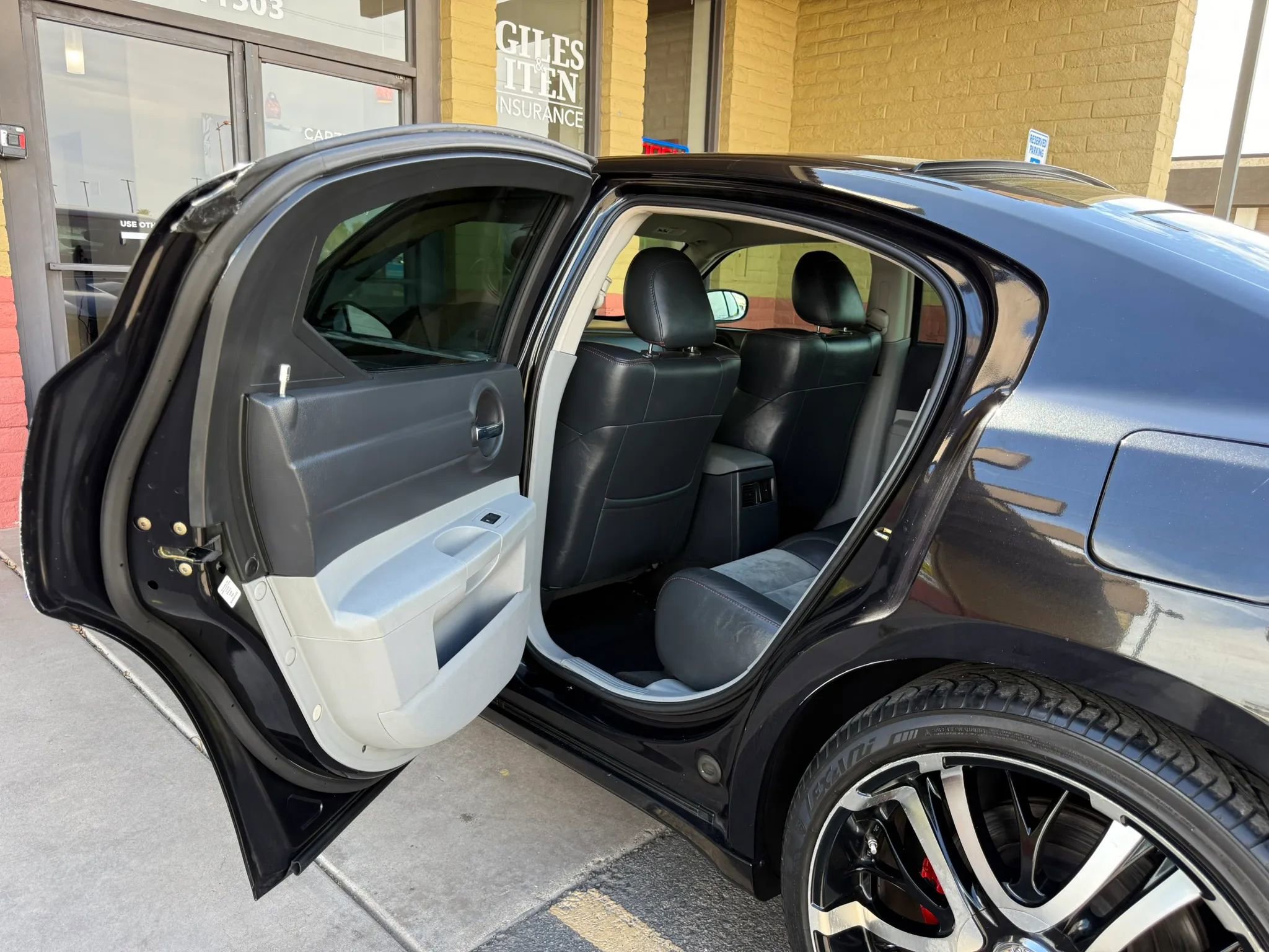 Used 2006 Dodge Charger SRT8 w/ SRT Option Group III image 19