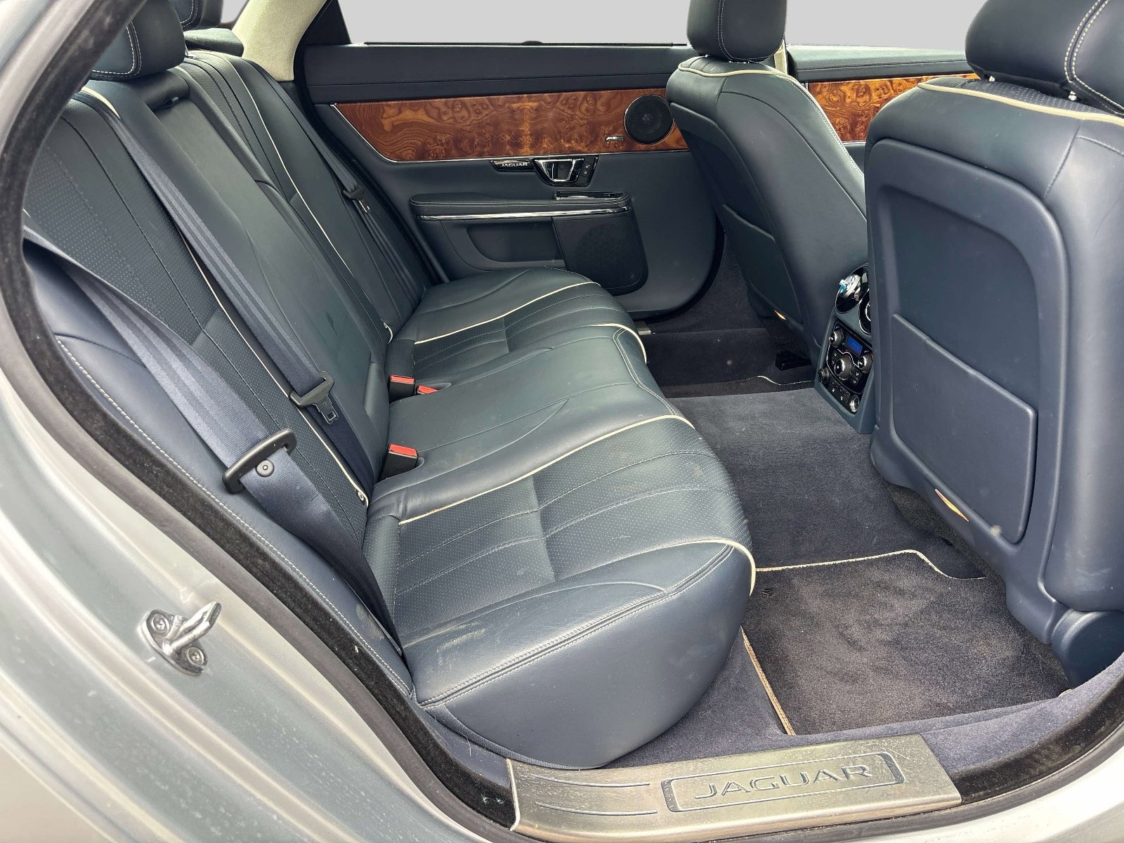 Used 2014 Jaguar XJ L Portfolio AWD/4WD image 15