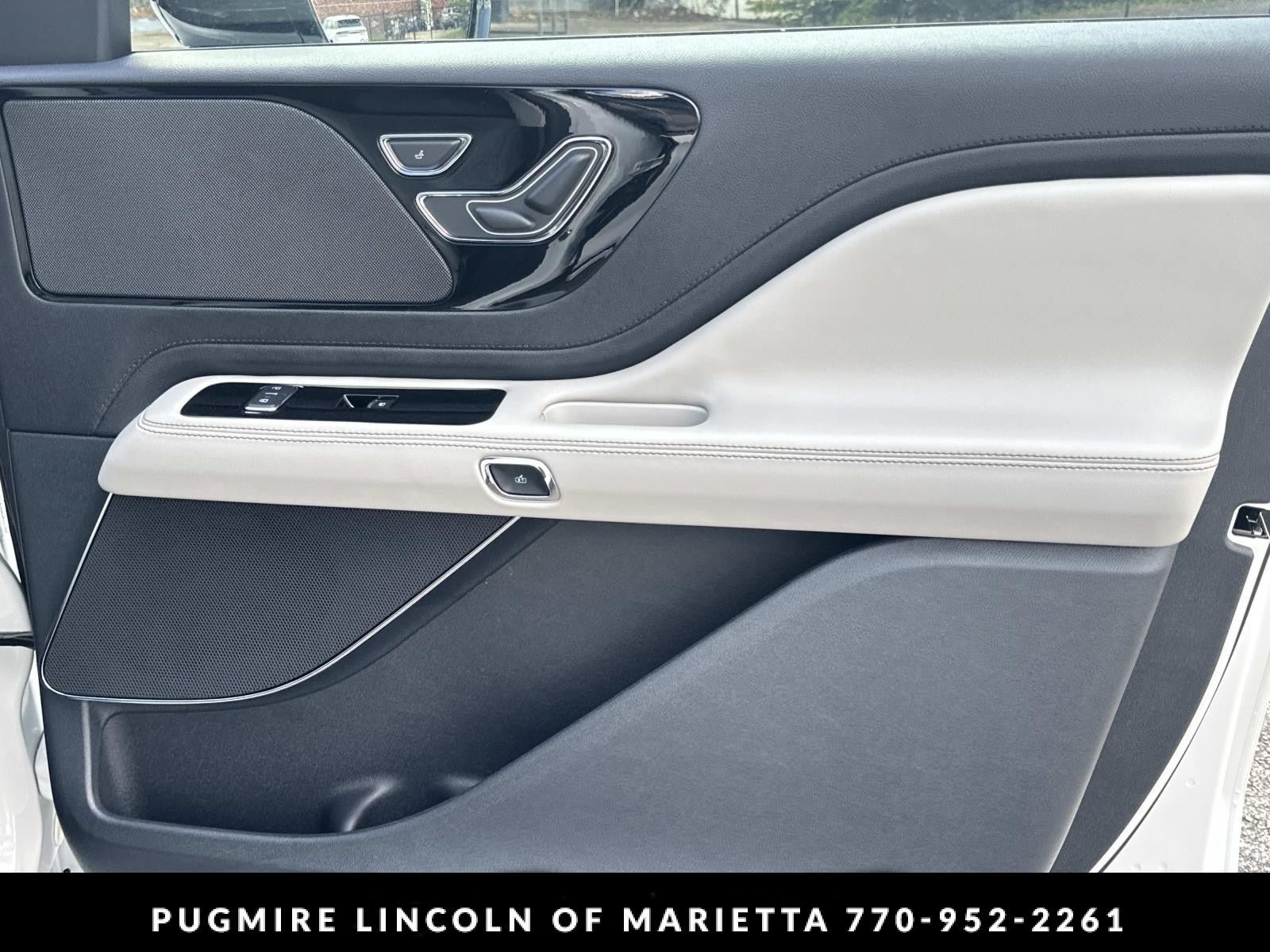 New 2026 Lincoln Aviator 2WD w/ Jet Appearance Package image 14