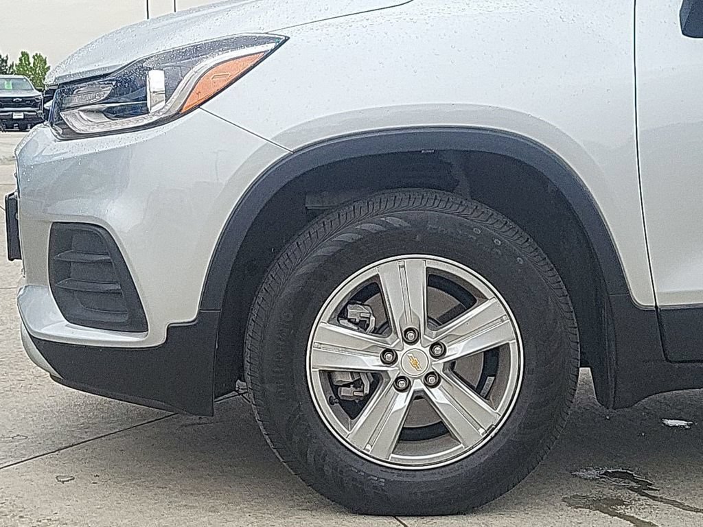 Used 2022 Chevrolet Trax LT w/ LT Convenience Package AWD/4WD image 38