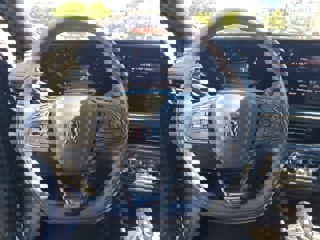 Used 2025 Buick Envista Preferred w/ Advanced Safety Package image 19