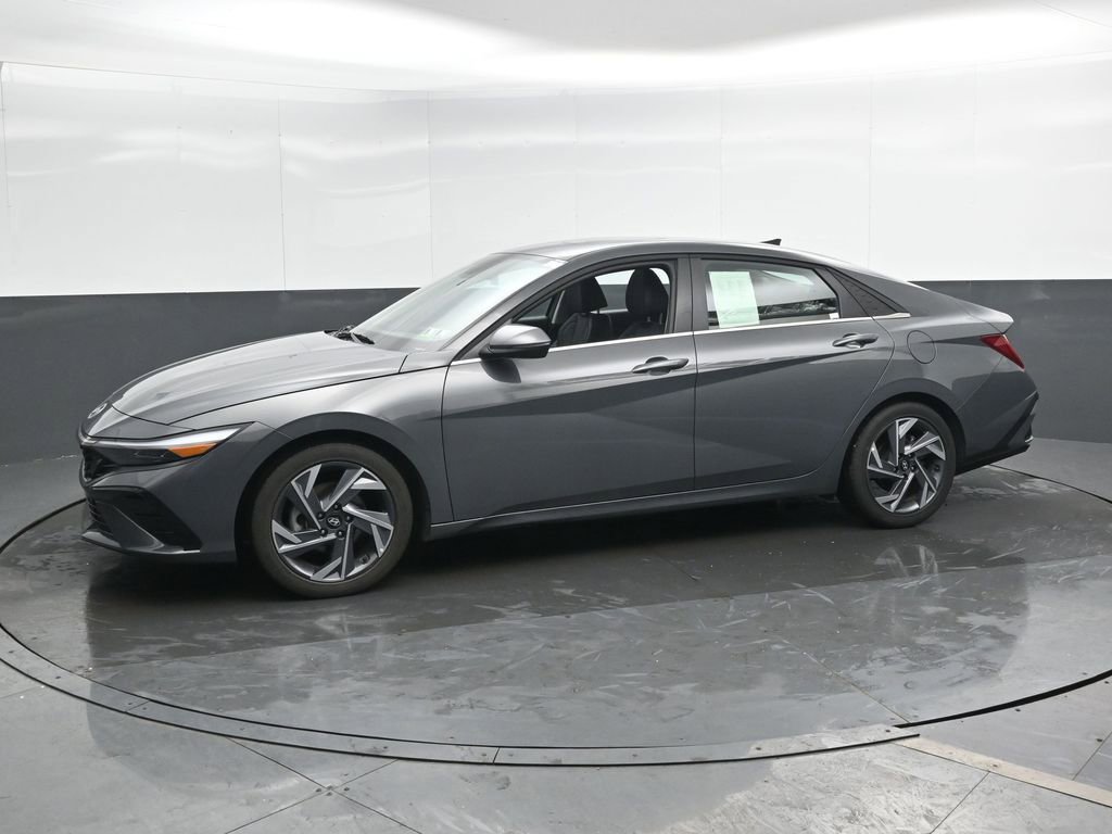 Used 2025 Hyundai Elantra Limited FWD image 8