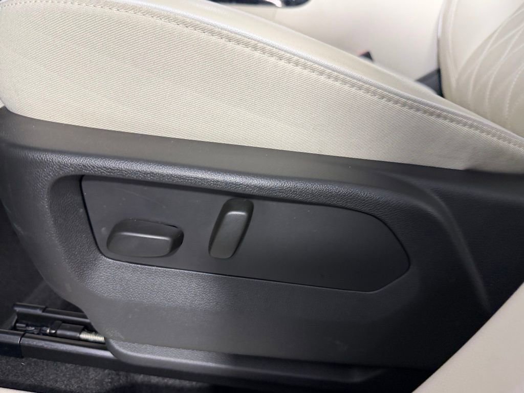 Used 2023 Buick Envision Avenir AWD/4WD image 20