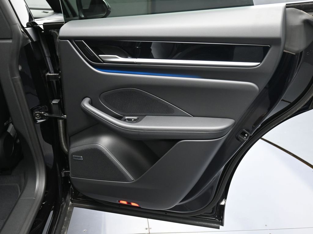Certified 2025 Porsche Macan 4 Electric AWD/4WD image 25