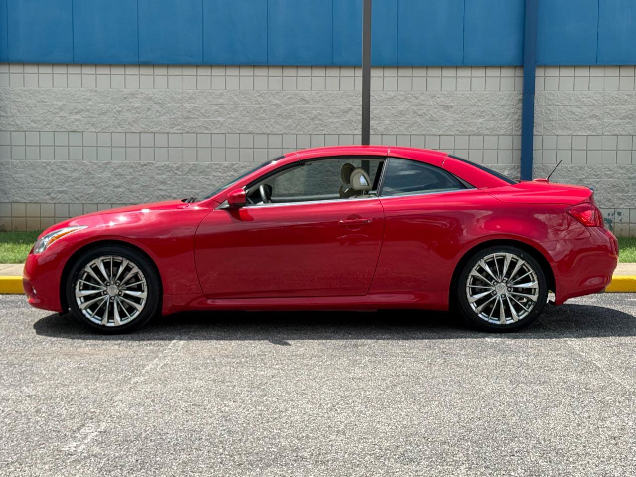 Used 2013 INFINITI G37 Convertible w/ Premium Pkg RWD image 8