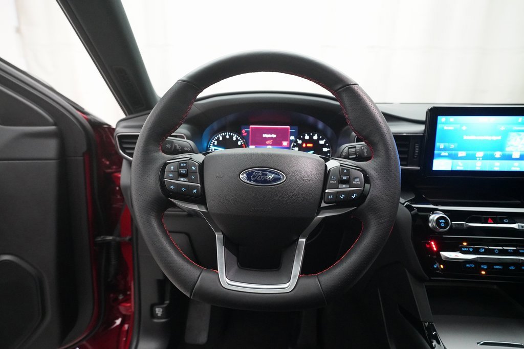 Used 2023 Ford Explorer ST-Line w/ Class IV Trailer Tow Package image 4