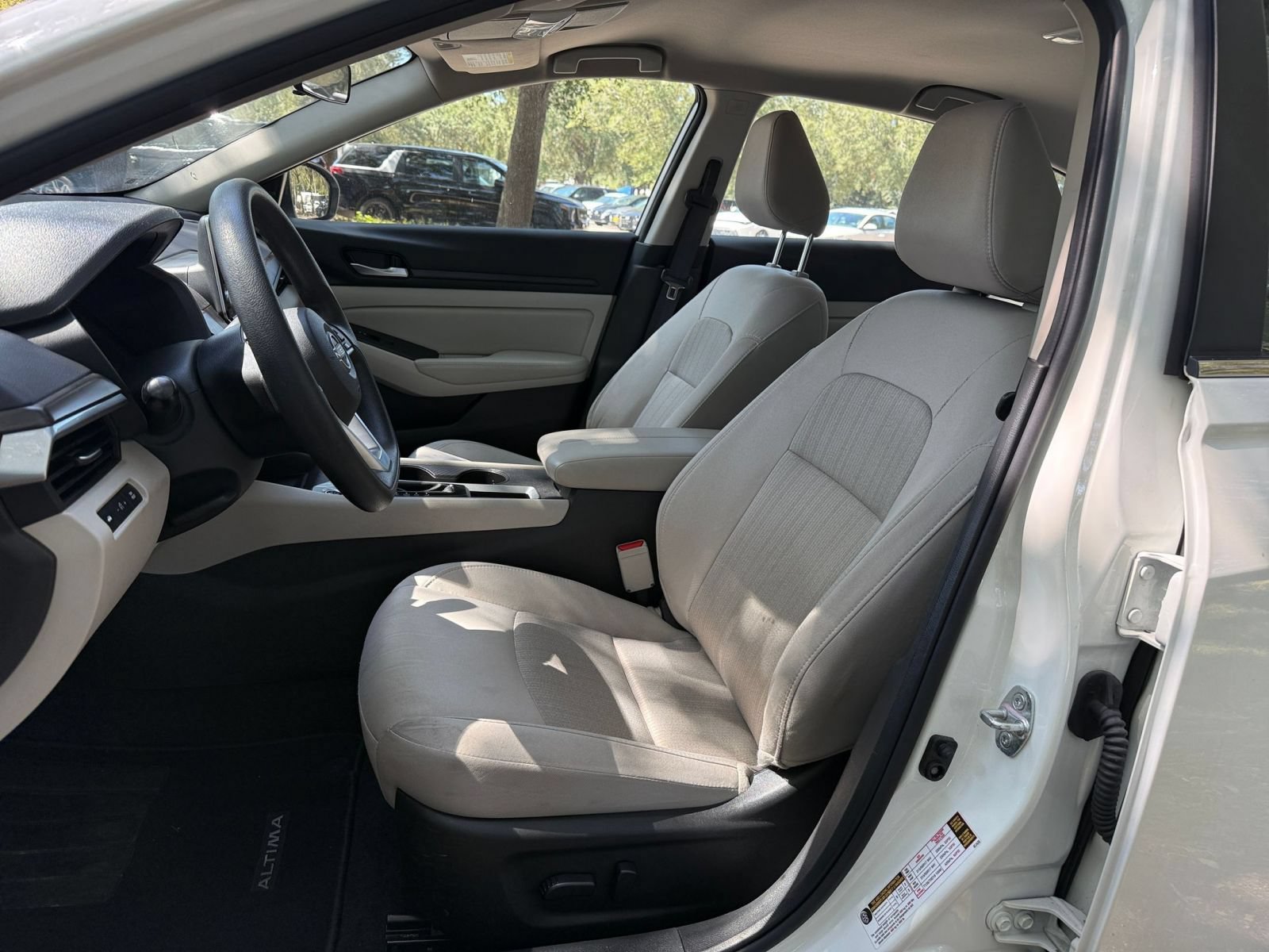 Used 2025 Nissan Altima 2.5 SV FWD image 28