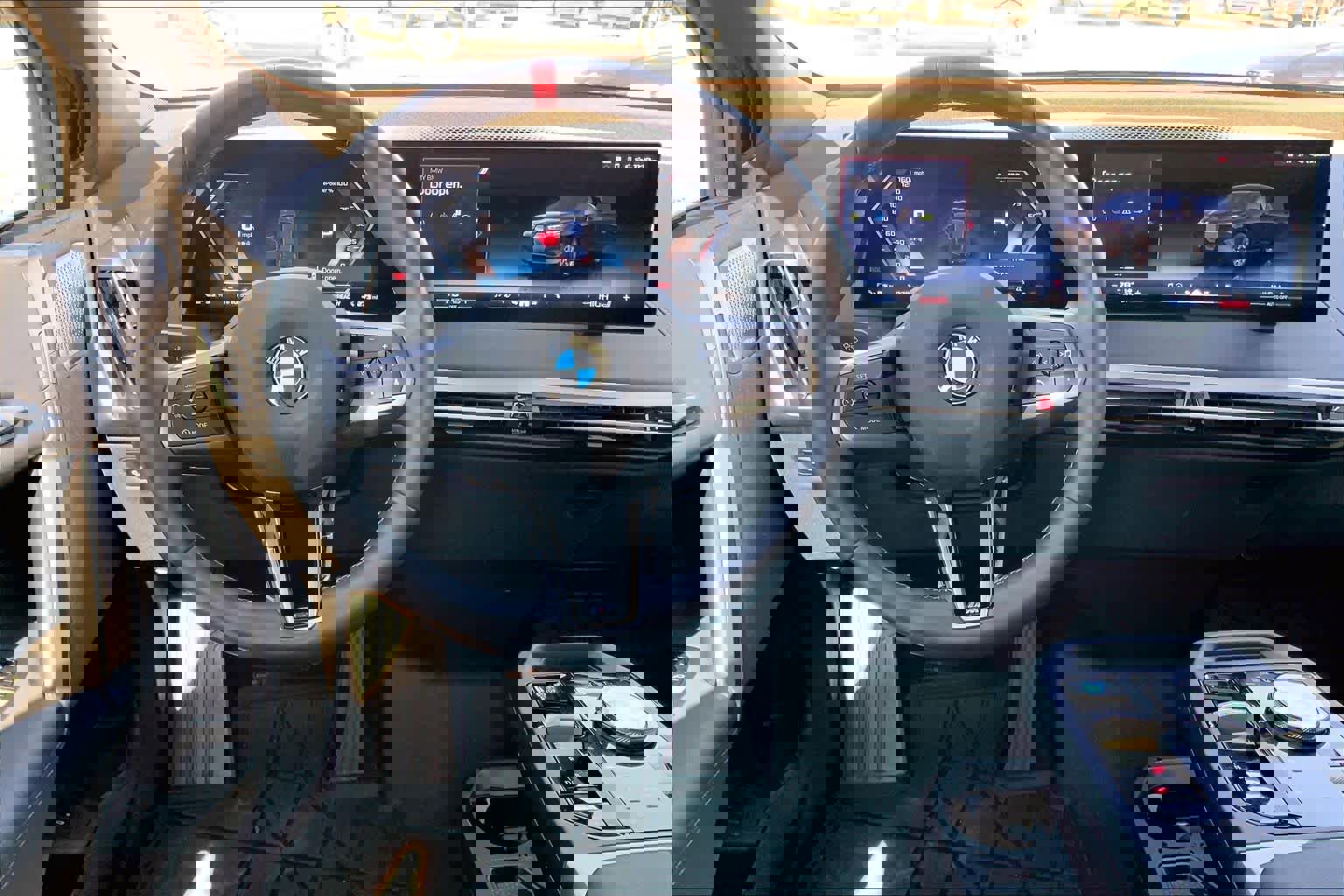 Used 2025 BMW iX M60 image 5