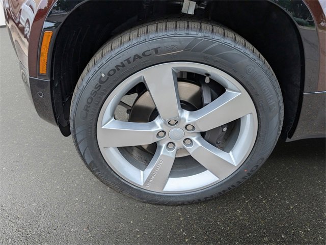 New 2025 Land Rover Defender 130 X-Dynamic SE image 5