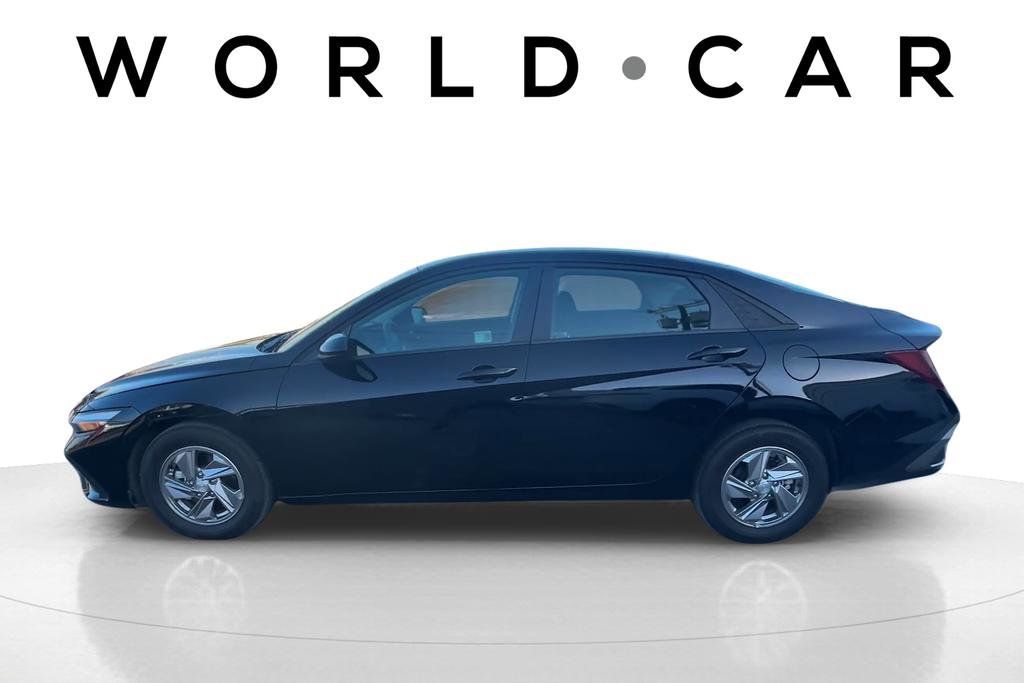 Certified 2025 Hyundai Elantra SE image 7