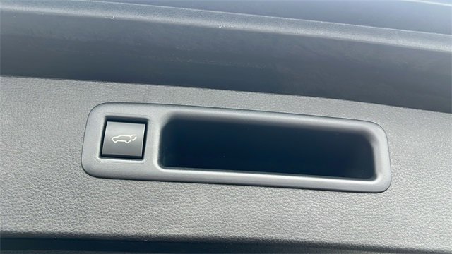 Certified 2025 Toyota Highlander Limited image 29