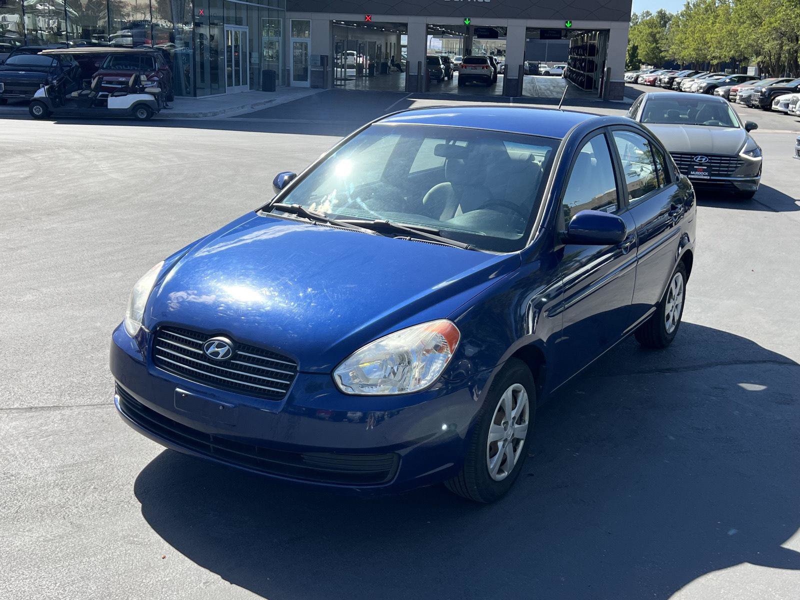 Used 2010 Hyundai Accent GLS FWD image 2