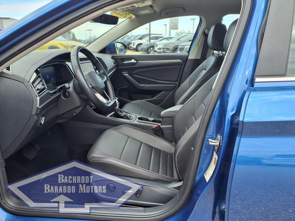 Used 2024 Volkswagen Jetta SE image 5