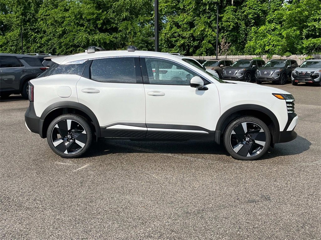 New 2025 Nissan Kicks SR image 2