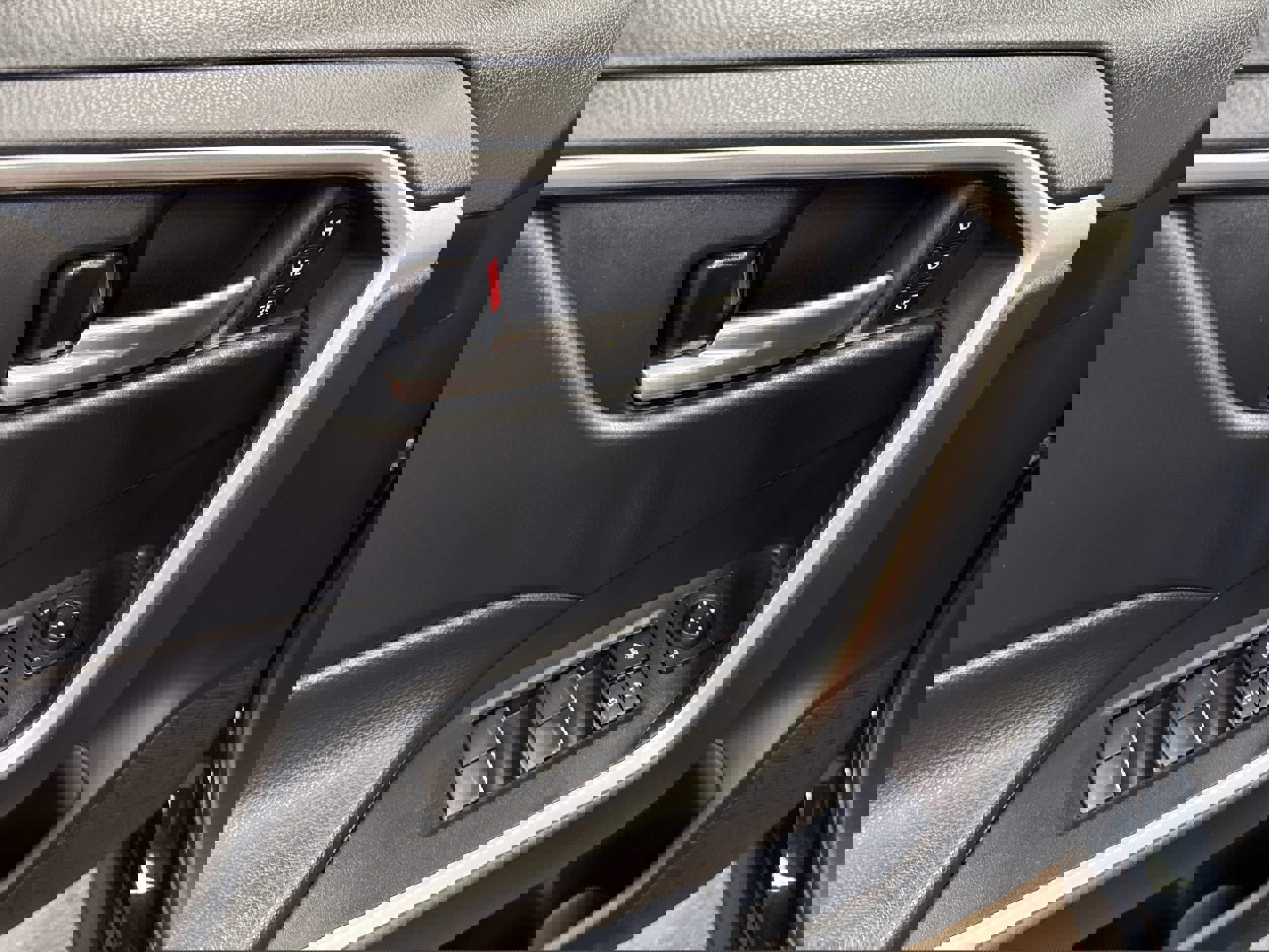 Used 2023 Toyota RAV4 XLE Premium image 27