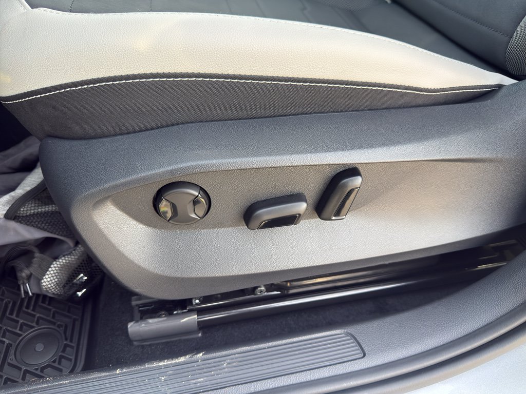 New 2026 Volkswagen Taos SE FWD image 11