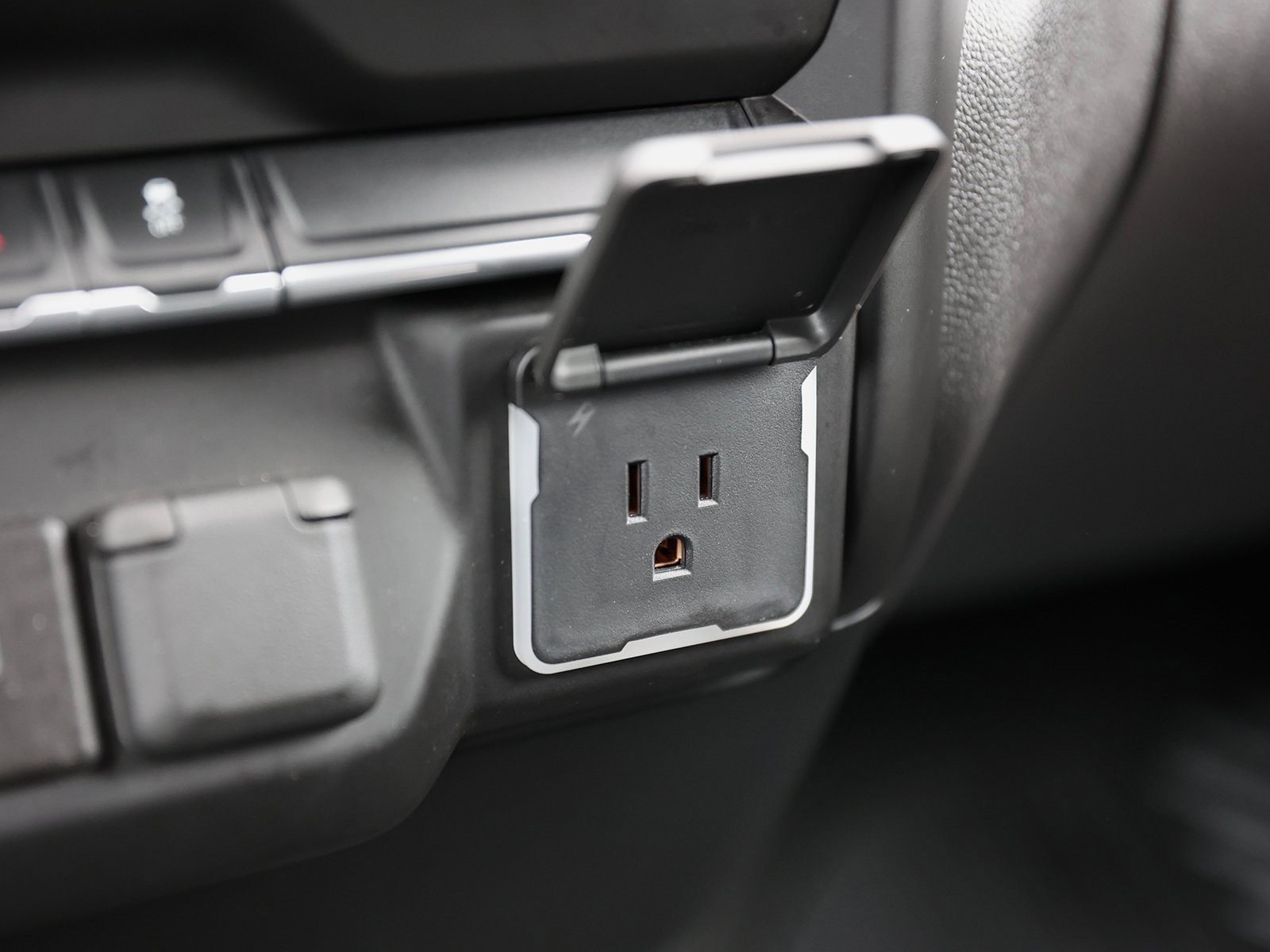 Used 2023 Chevrolet Silverado 1500 Custom image 34