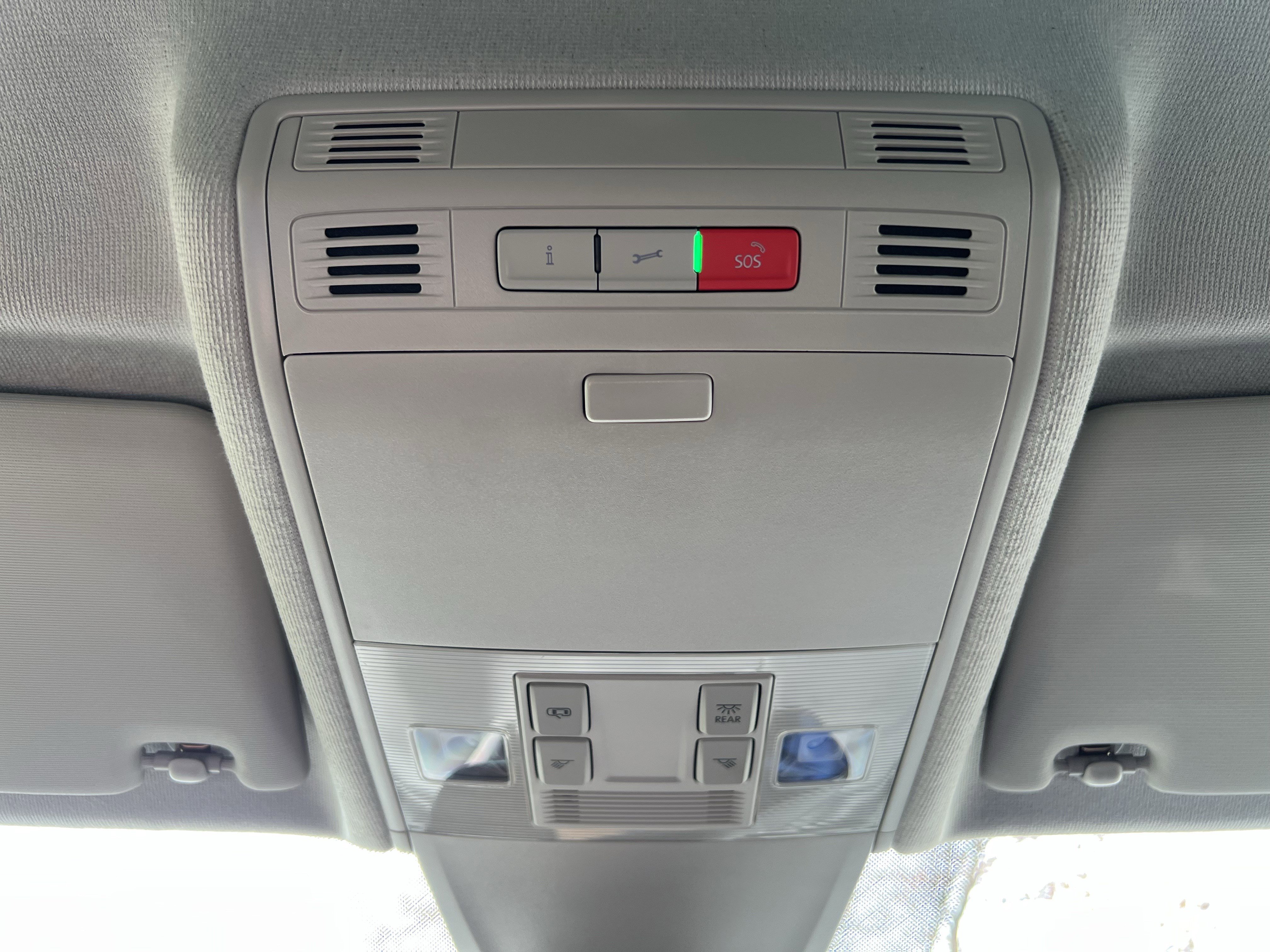 Used 2022 Volkswagen Tiguan SE image 28