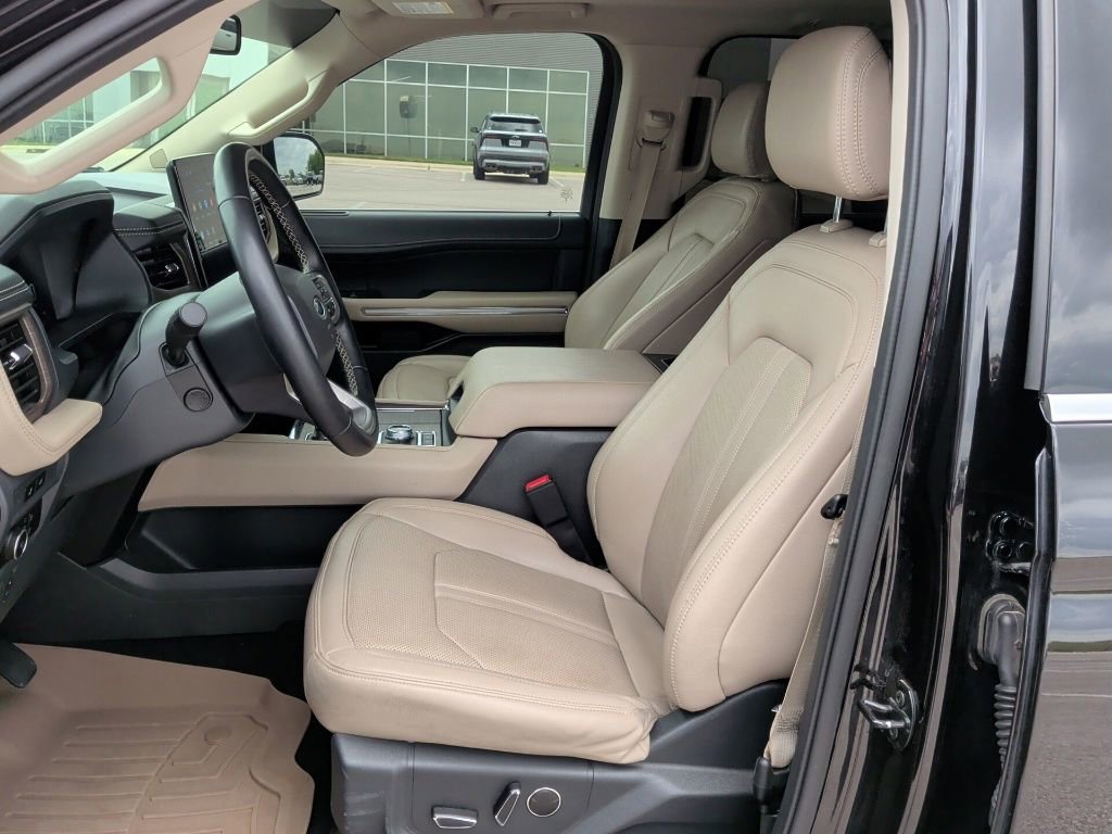 Used 2023 Ford Expedition Limited image 13