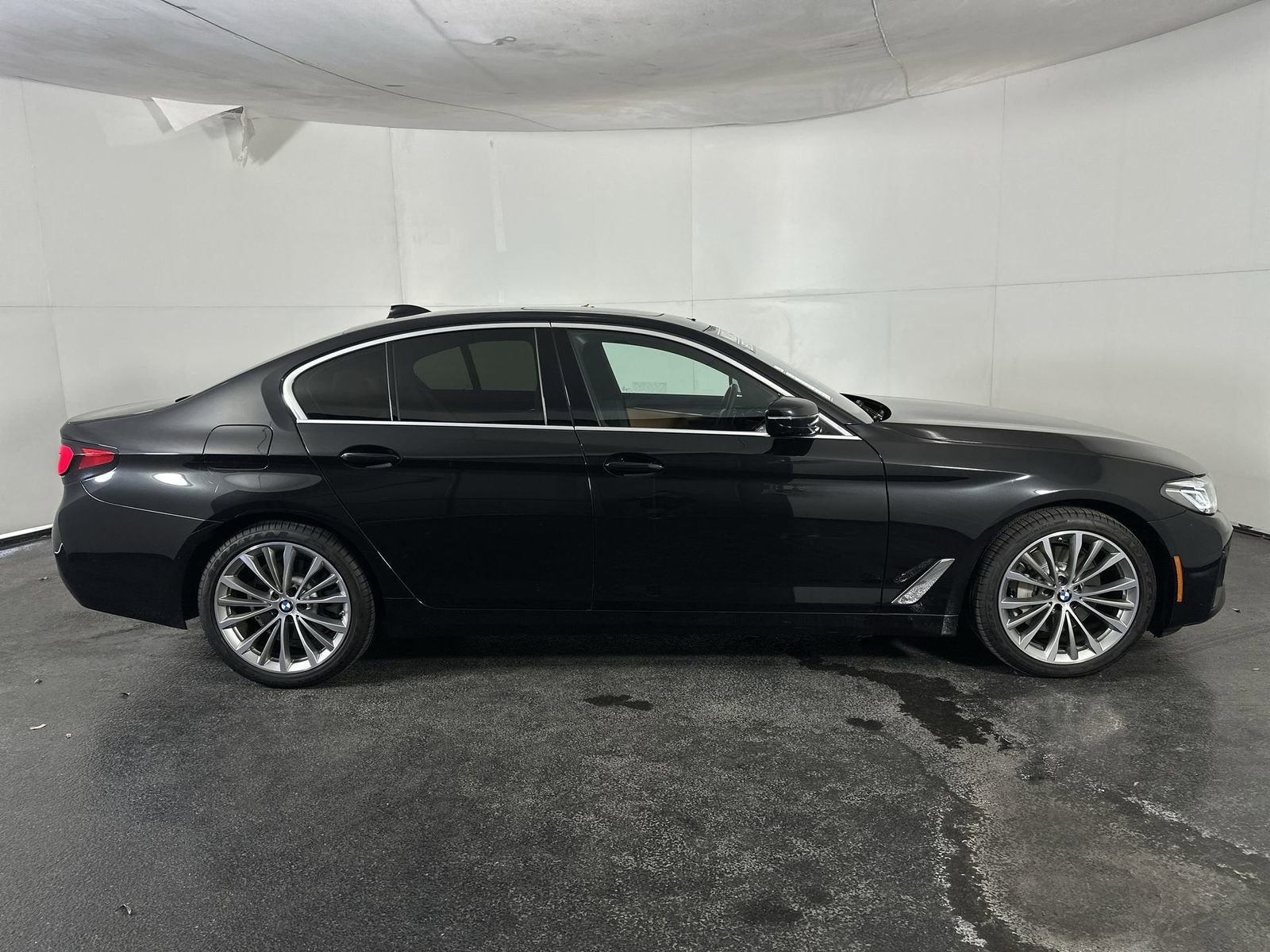 Used 2023 BMW 530i xDrive w/ Convenience Package AWD/4WD image 9