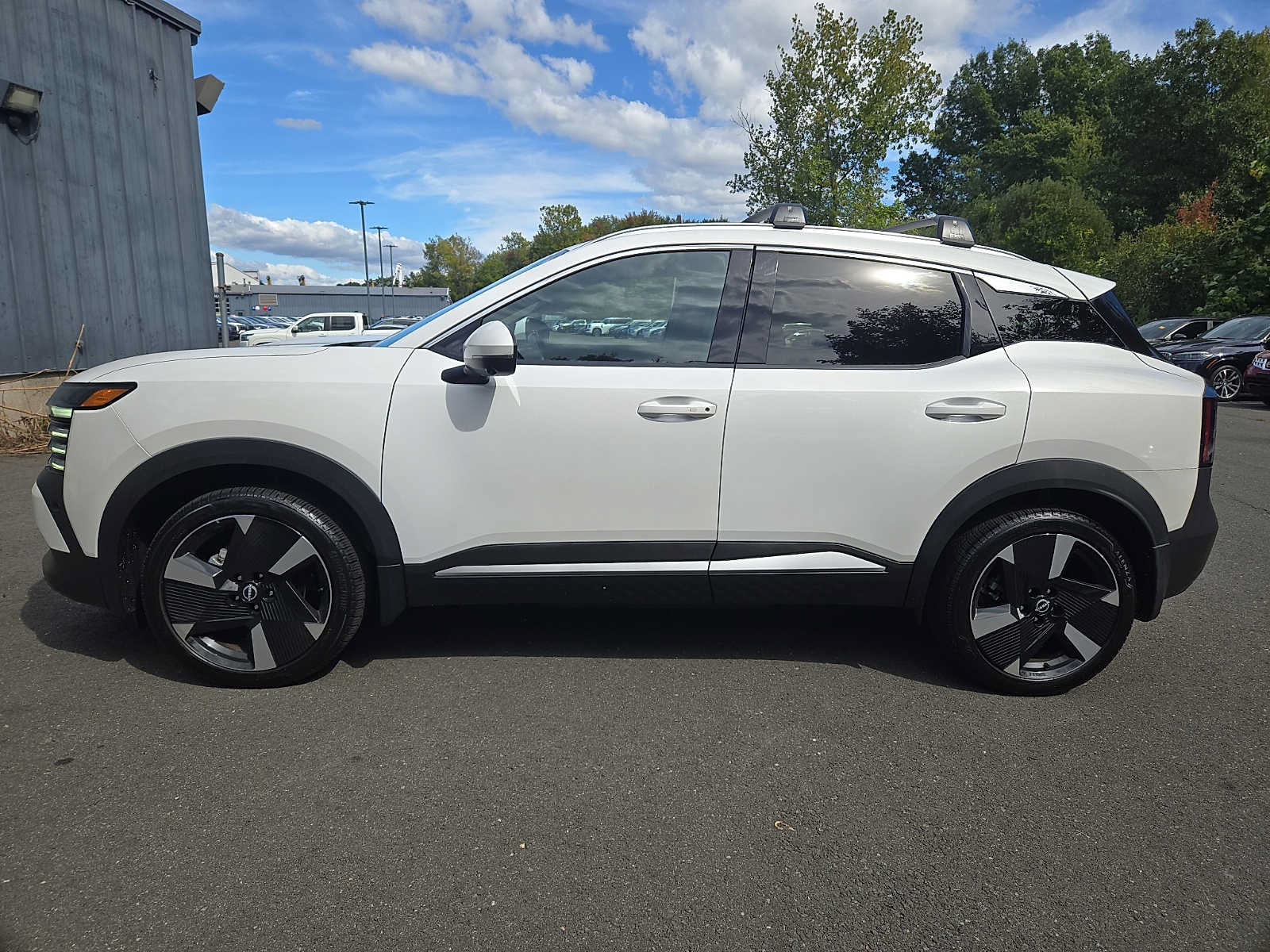 Certified 2025 Nissan Kicks SR w/ Illumination Package AWD/4WD image 7