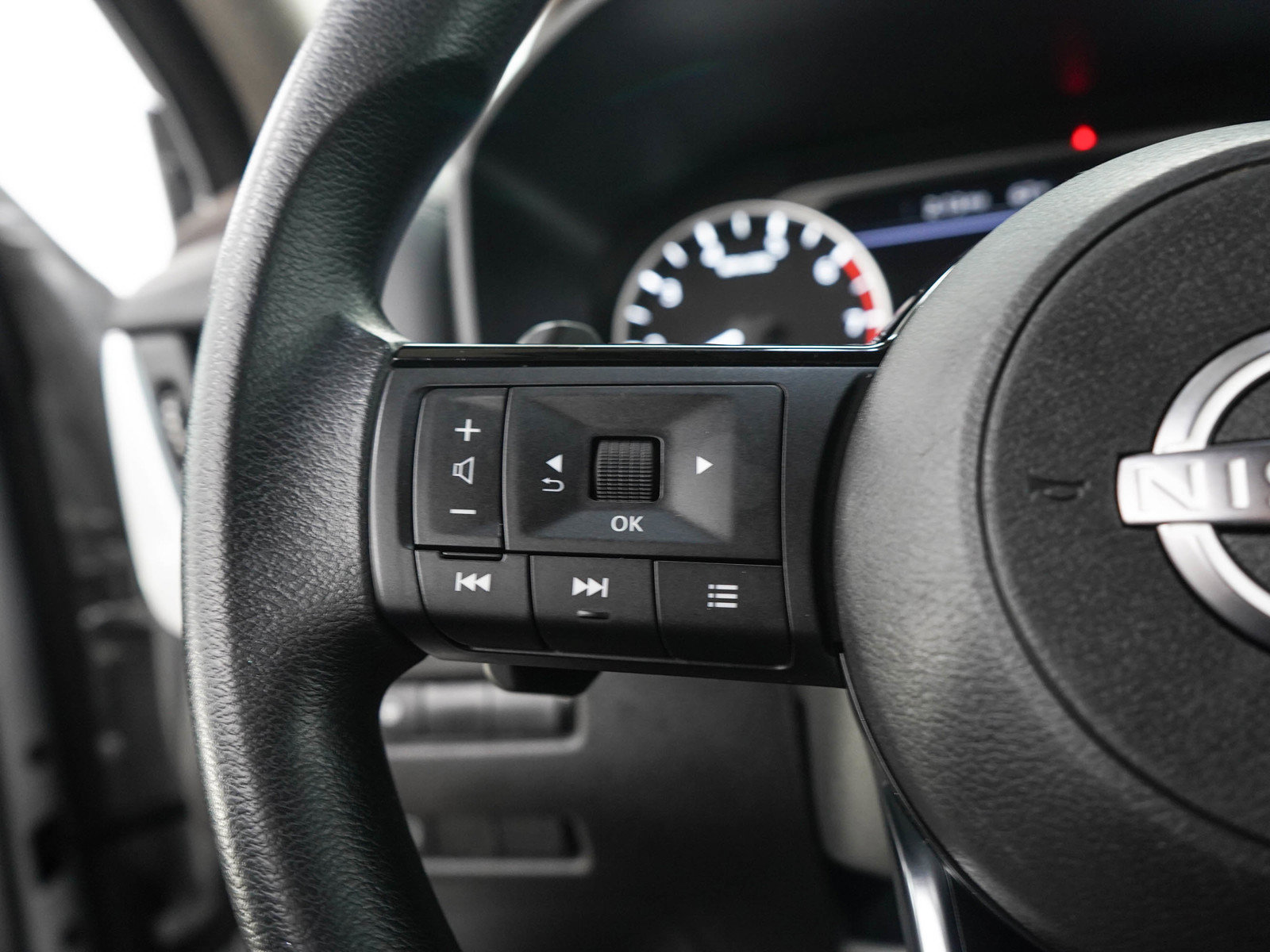 Used 2023 Nissan Rogue SV AWD/4WD image 24