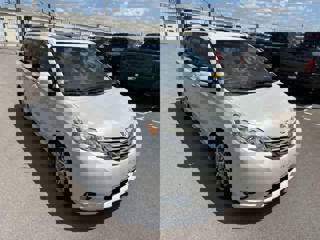 Used 2017 Toyota Sienna XLE FWD image 18