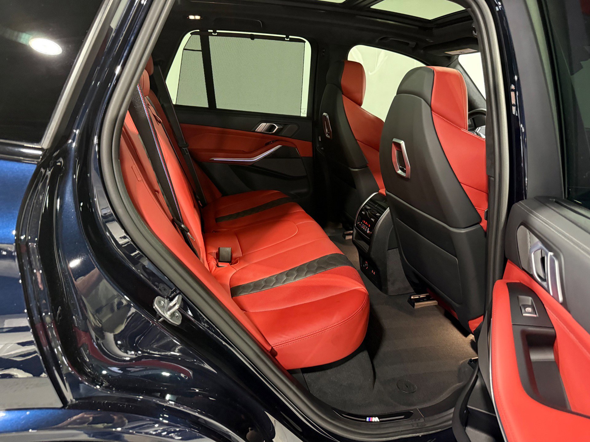 Used 2025 BMW X5 M Competition w/ Executive Package image 70