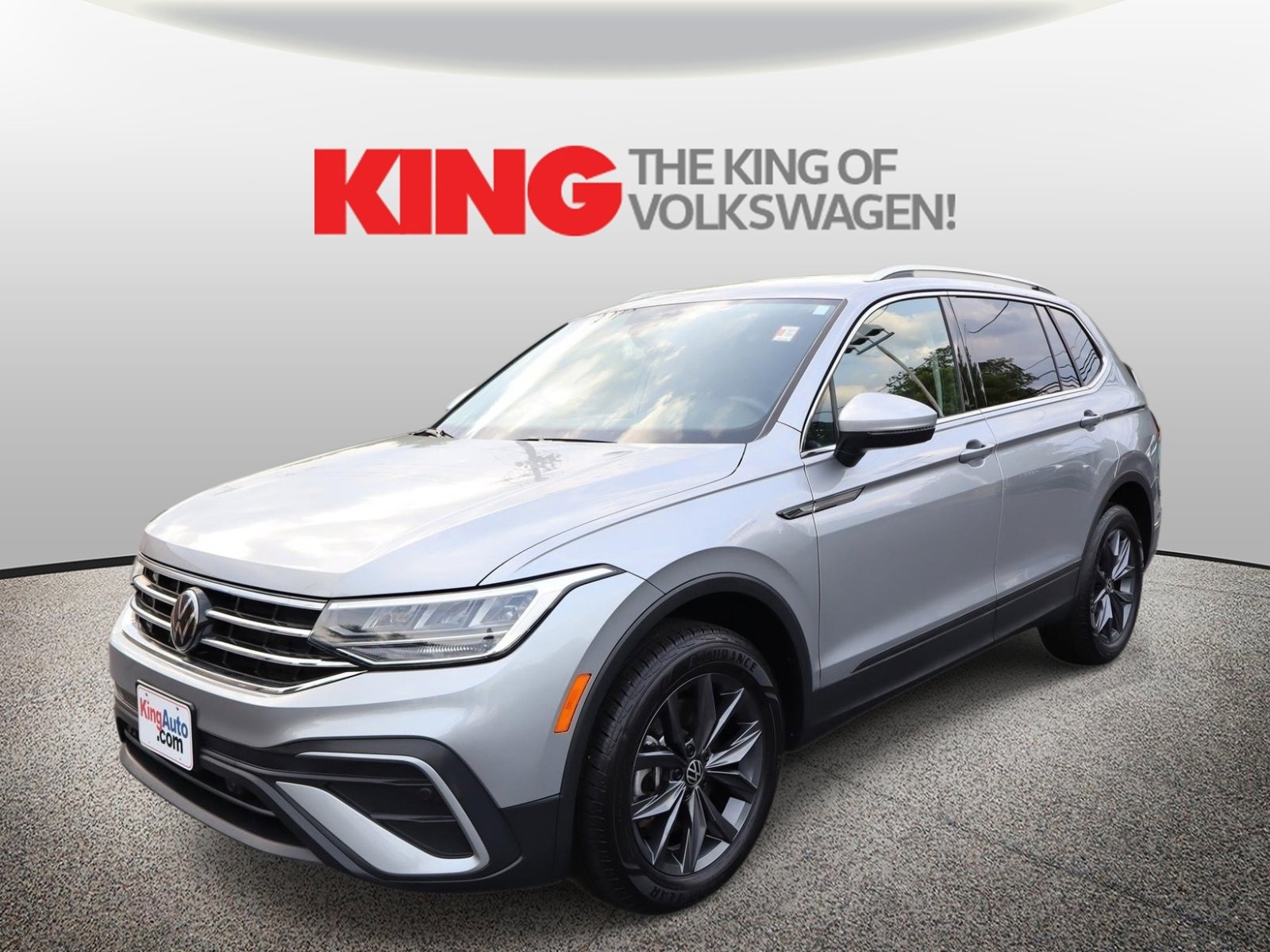 Certified 2024 Volkswagen Tiguan SE FWD image 8