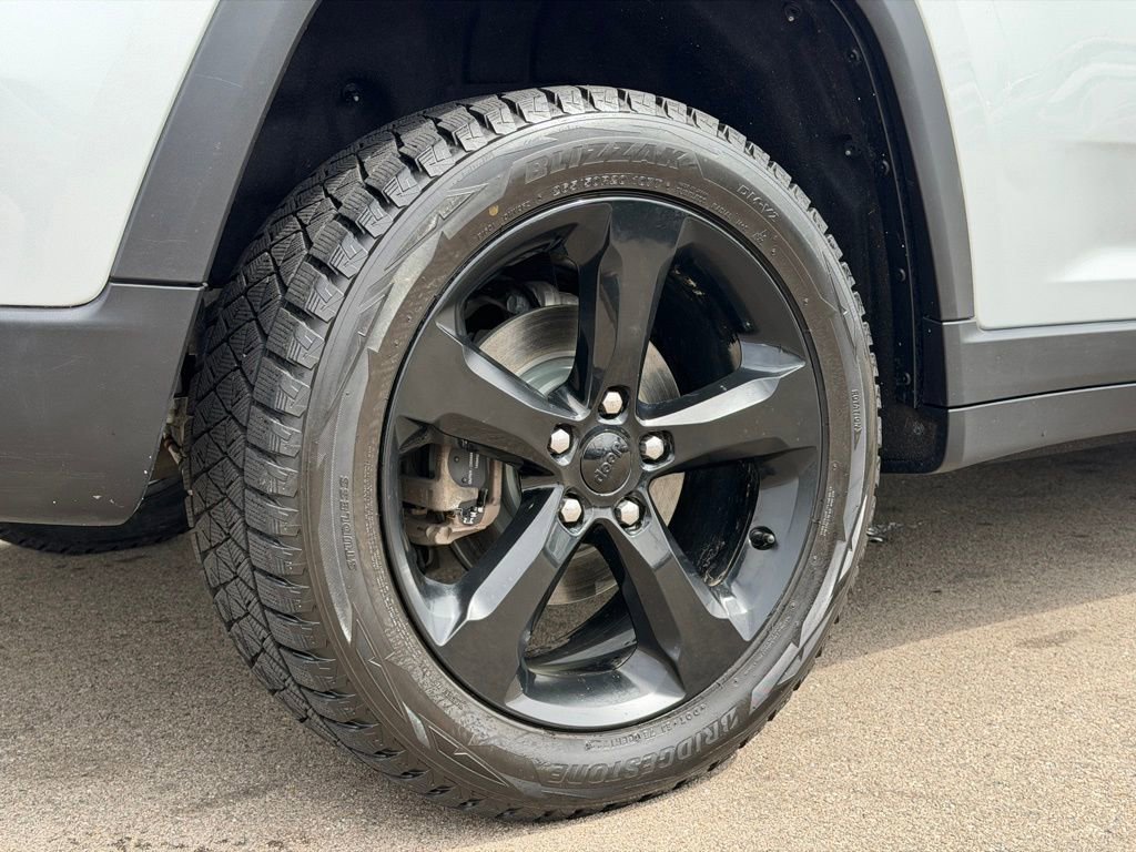 Used 2023 Jeep Grand Cherokee Altitude image 24