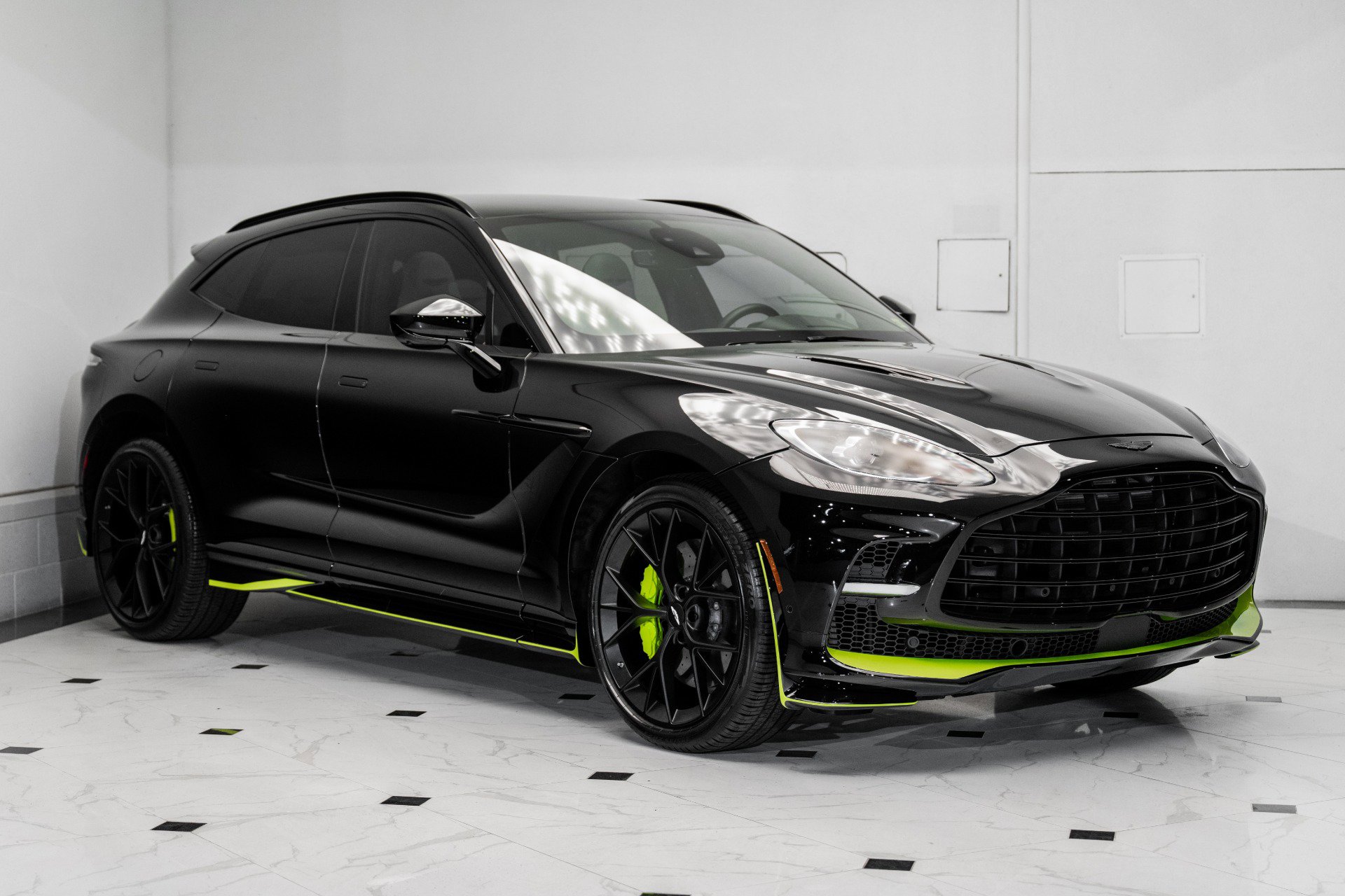 Used 2024 Aston Martin DBX 707 image 1