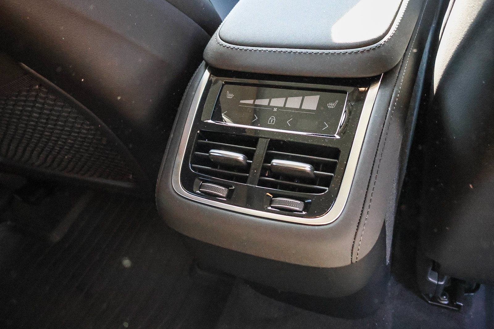 Used 2026 Volvo XC90 B5 Core w/ Protection Package Premier AWD/4WD image 21