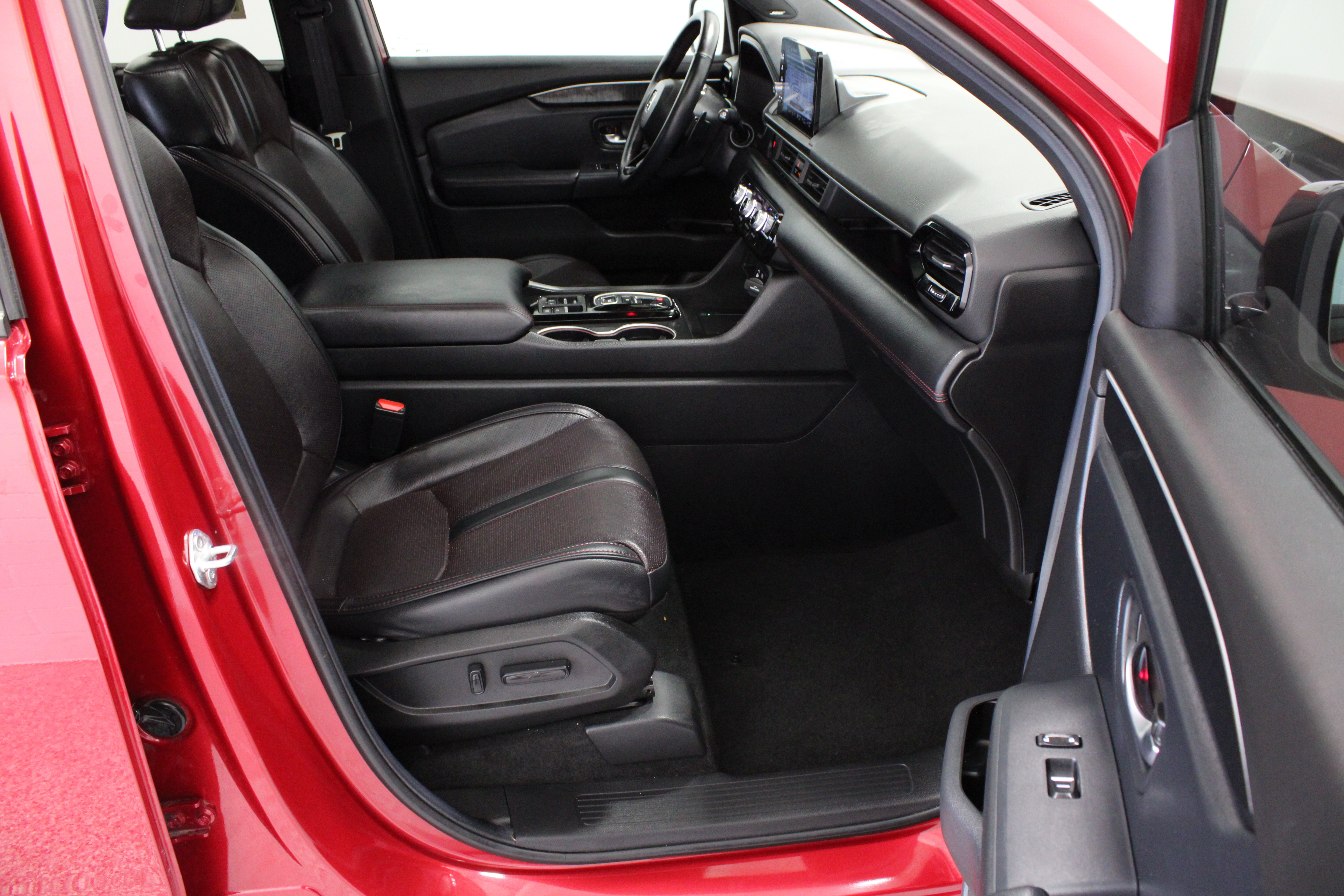 Used 2025 Honda Pilot Black Edition image 42